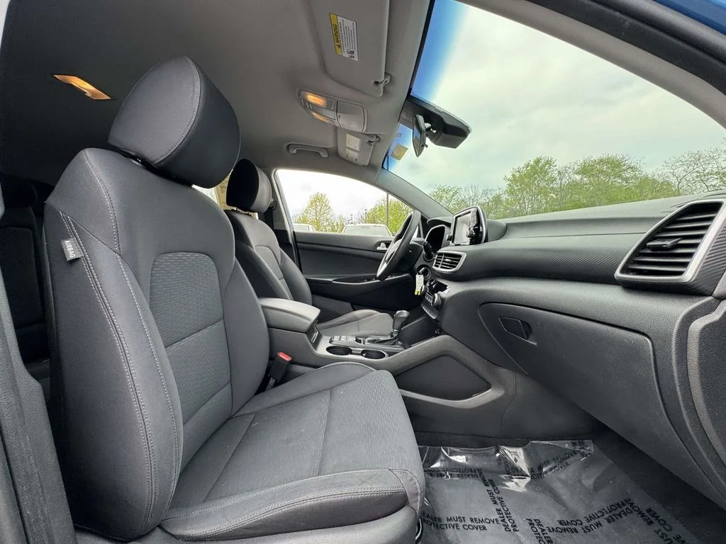 Used 2019 Blue Hyundai SE image 13