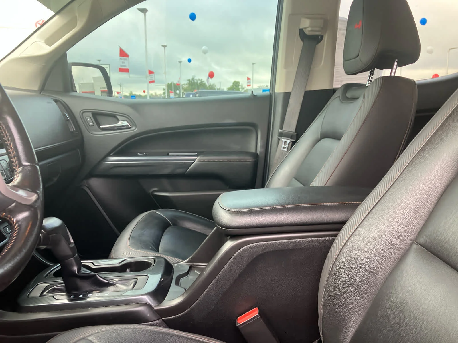 Used 2021 Summit White GMC 4WD AT4 w/Leather image 10