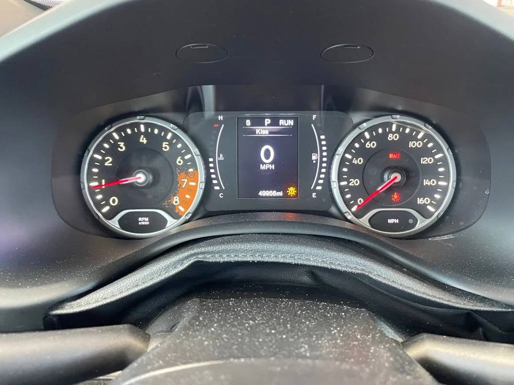 Used 2018 Gray Jeep Latitude image 7