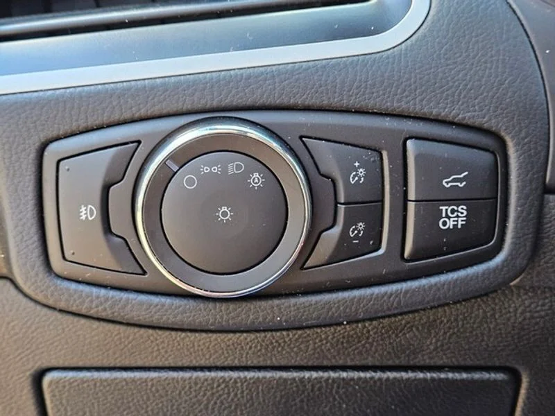 Used 2024 Agate Black Metallic Ford ST-Line image 26