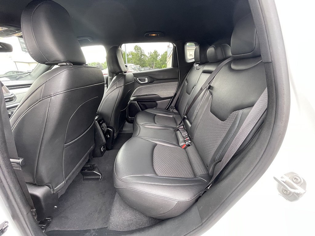 Used 2024 Bright White Clearcoat Jeep Latitude image 18