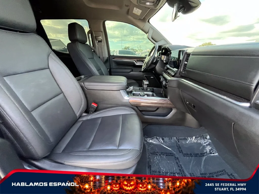 Used 2025 Summit White Chevrolet RST image 20