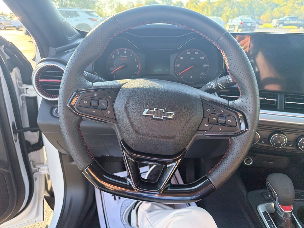 Used 2025 White Chevrolet 1RS image 13