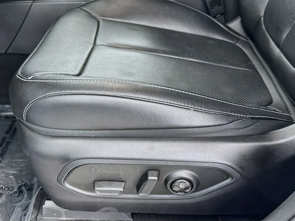 Used 2022 White Jeep 4xe image 20