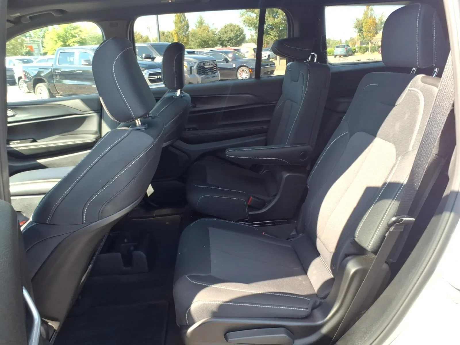 Used 2025 Silver Zynith Jeep Laredo X image 21