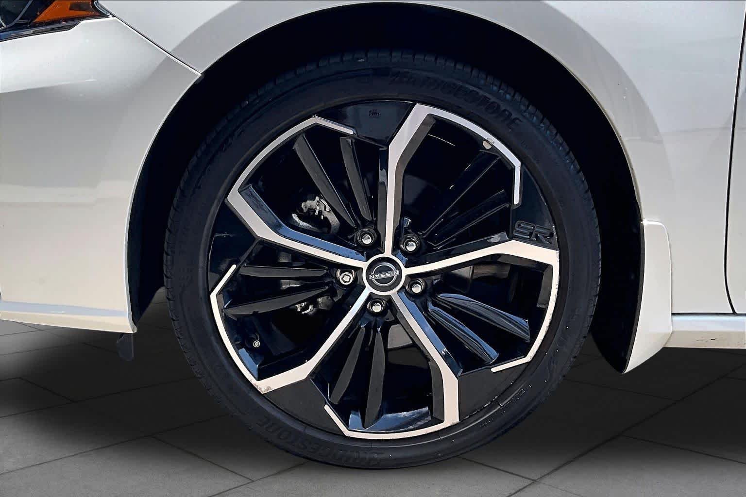 Used 2024 Pearl White Tricoat Nissan 2.5 SR image 11