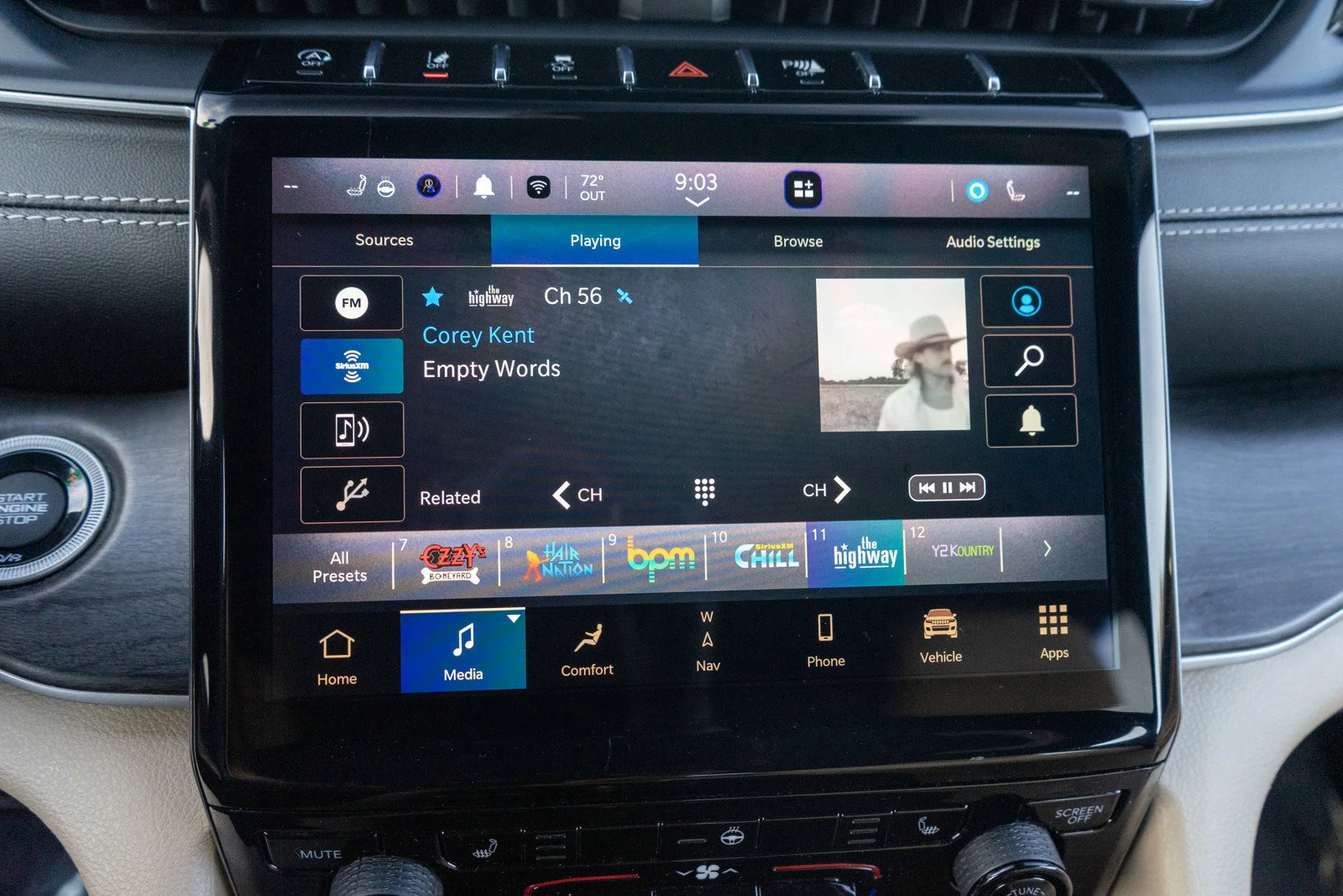 Used 2023 Diamond Black Crystal Pearlcoat Jeep Limited image 17