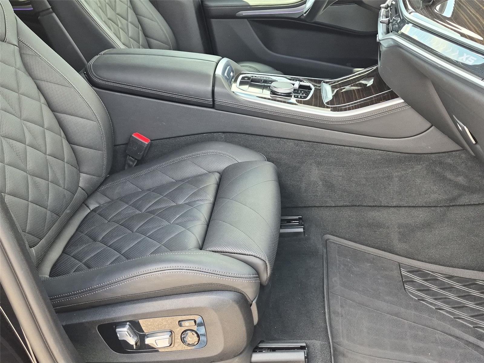 Used 2024 Black Sapphire Metallic BMW xDrive40i image 39