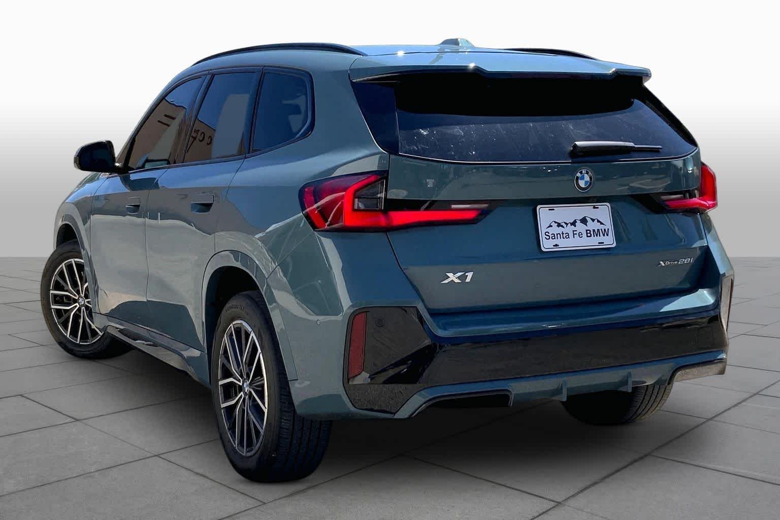 Used 2023 Cape York Green Metallic BMW xDrive28i image 10