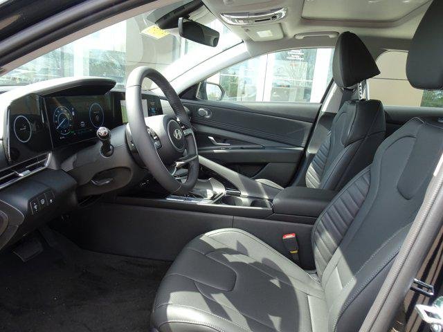 2025 Hyundai Elantra Limited - Photo 9