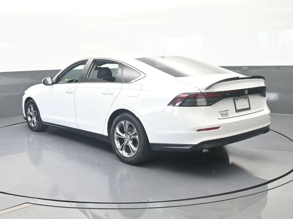 Used 2024 White Honda EX image 3