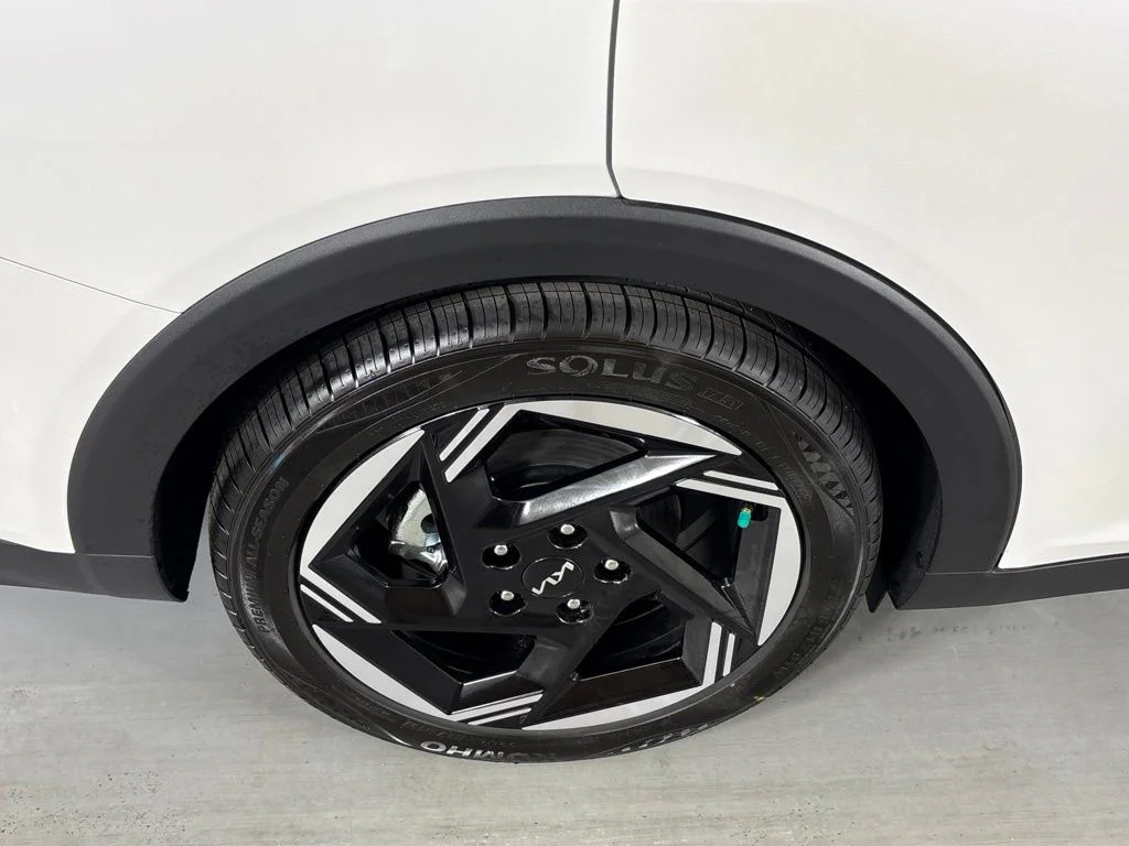 New 2026 Snow White Pearl Kia EX image 10
