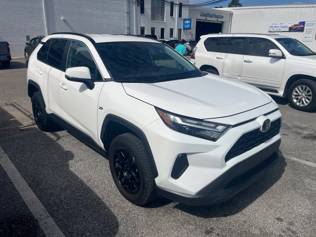 Used 2023 White Toyota XLE image 5