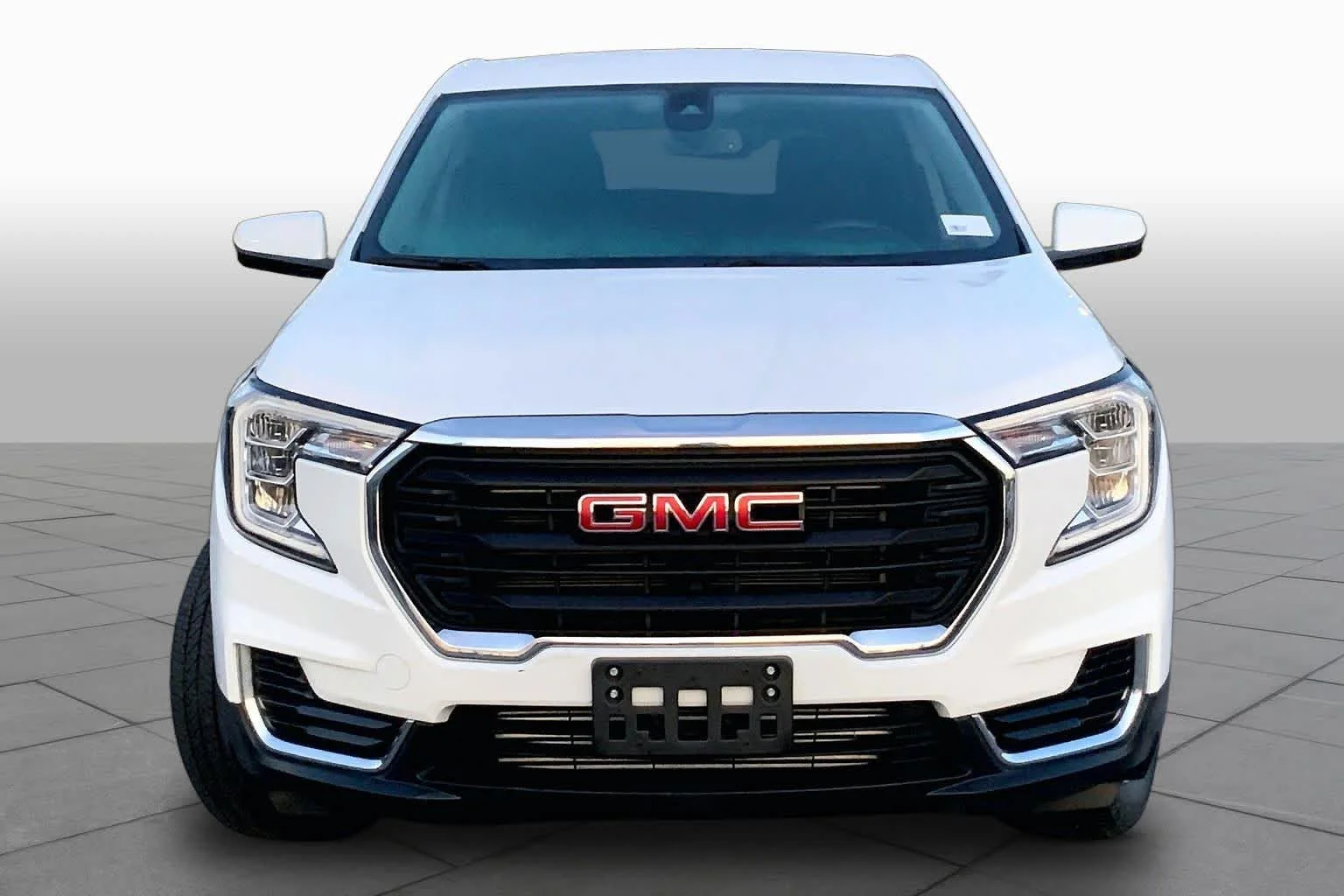 Used 2024 Summit White GMC SLE image 4