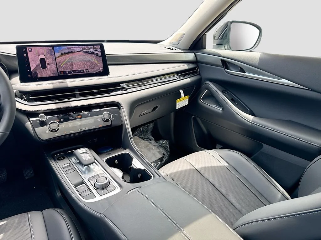 New 2027 MINERAL BLACK INFINITI Luxe FWD image 25