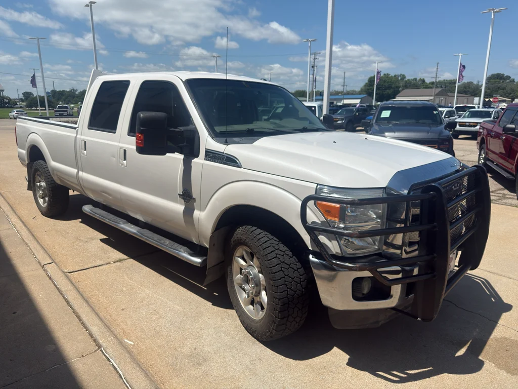 Used 2016 White Platinum Metallic Tri-Coat Ford Platinum image 4