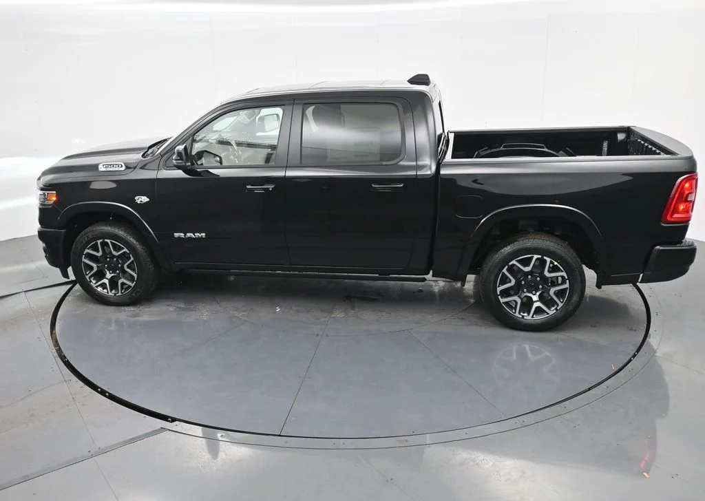 New 2026 Diamond Black Crystal Pearl-Coat Exterior Paint RAM Laramie image 30