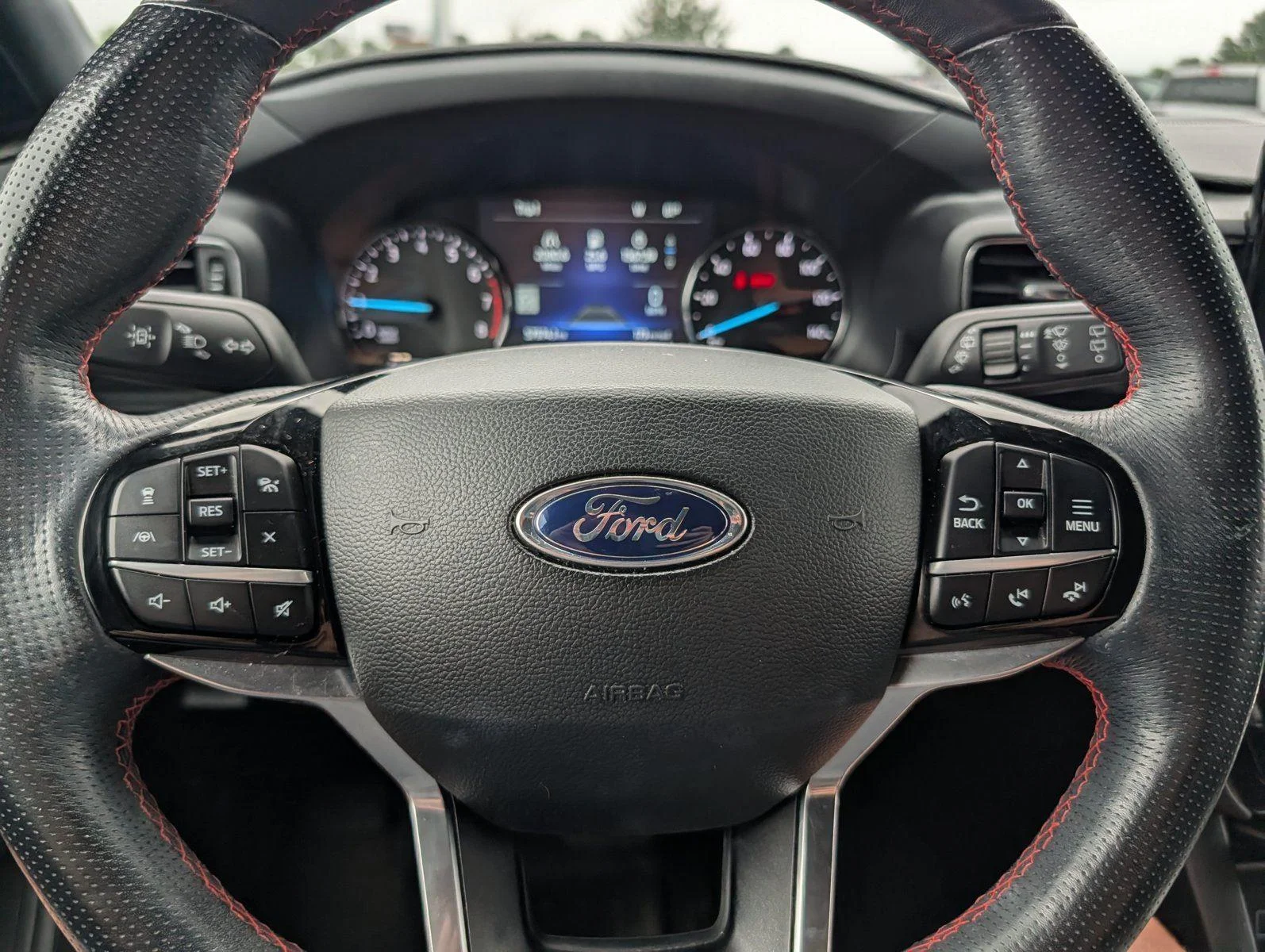 Used 2022 Star White Metallic Tri-Coat Ford ST-Line image 23