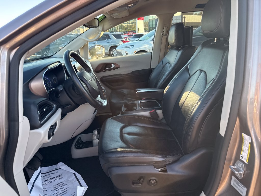 Used 2018 Silver Chrysler Touring L Plus image 13