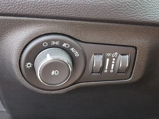 Used 2018 Gray Jeep Limited 4x4 image 27