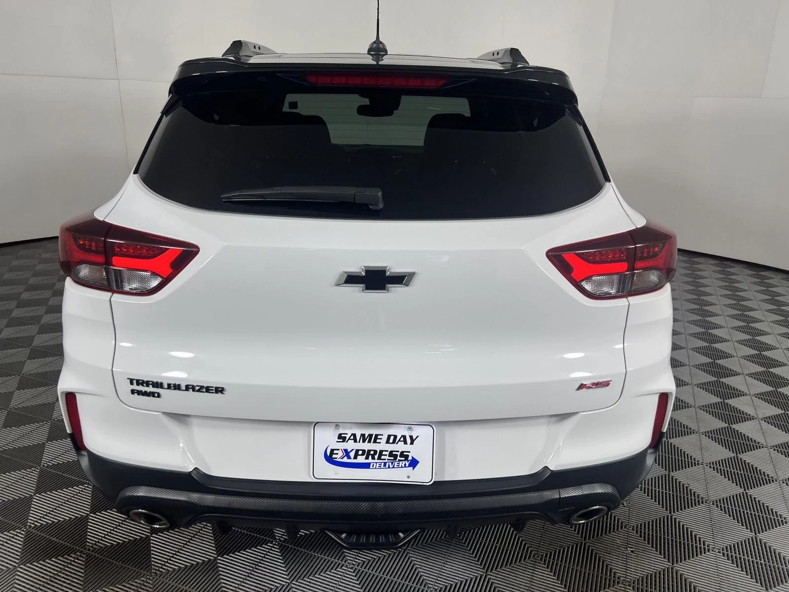 Used 2023 Summit White Chevrolet RS image 16