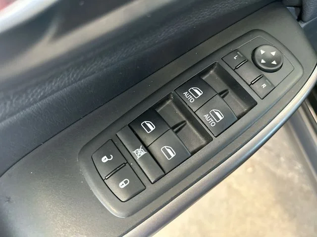 Used 2019 Black Jeep Latitude Plus image 17