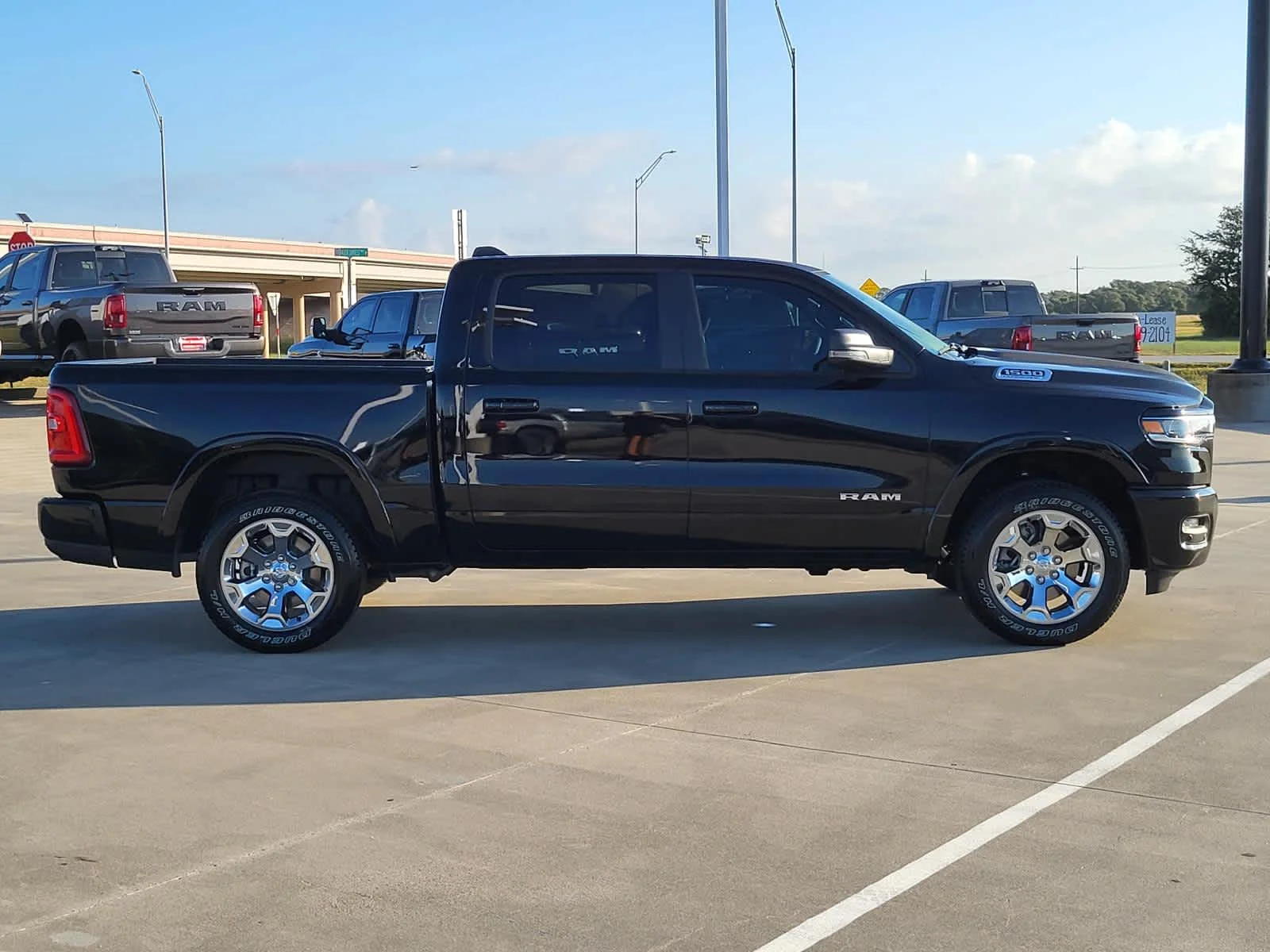 New 2026 Diamond Black Crystal Pearl-Coat Exterior Paint RAM Lone Star image 6