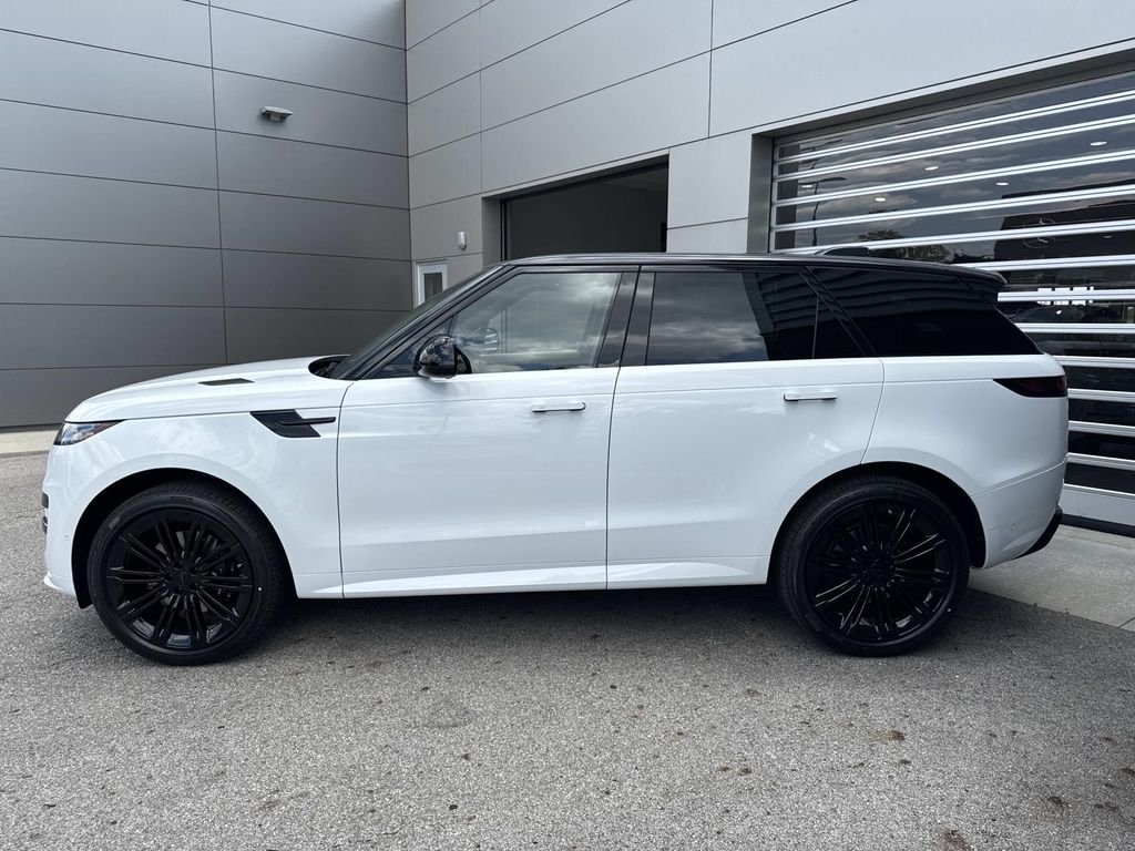 New 2026 Fuji White Land Rover Dynamic SE image 4