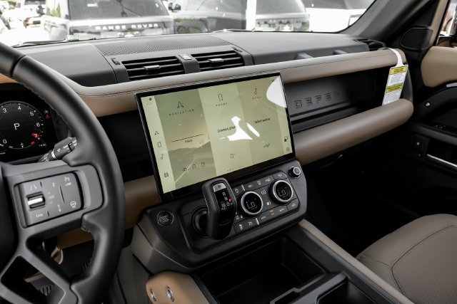New 2026 Santorini Black Land Rover X-Dynamic SE image 27