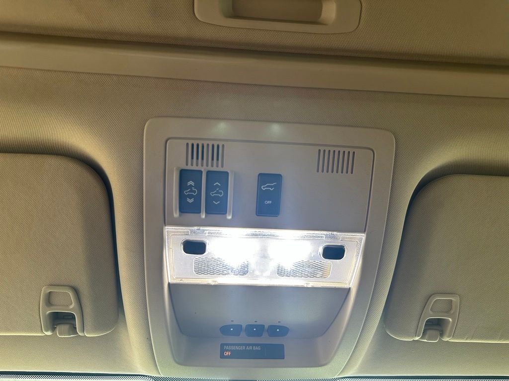 Used 2011 White Cadillac Premium image 22