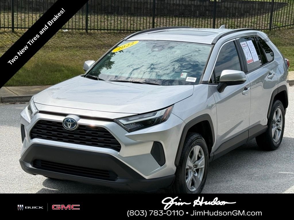 Used 2022 Silver Toyota XLE image 7