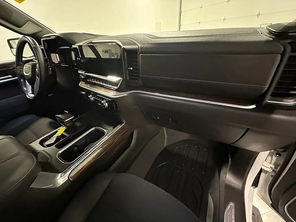 Used 2026 Summit White GMC Elevation image 29