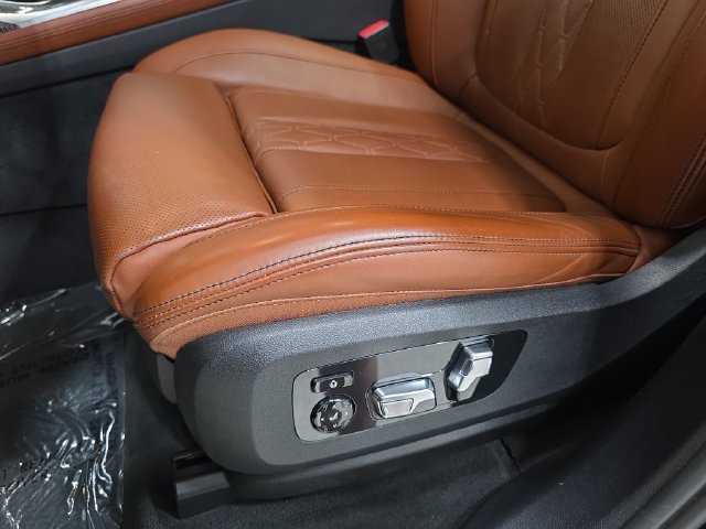 Used 2023 Black BMW M60i image 29