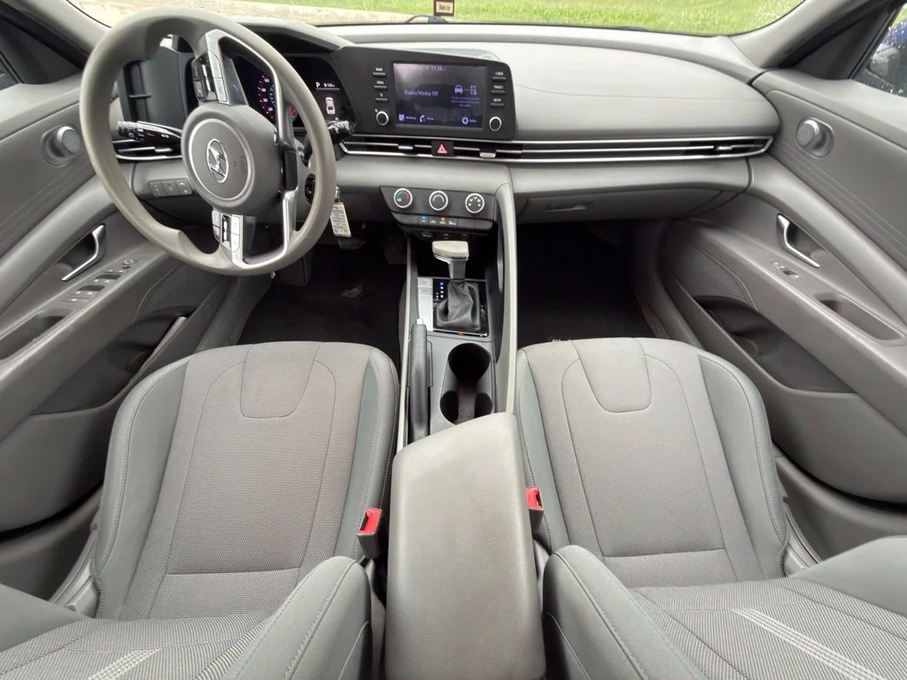 Used 2021 Blue Hyundai SE image 9