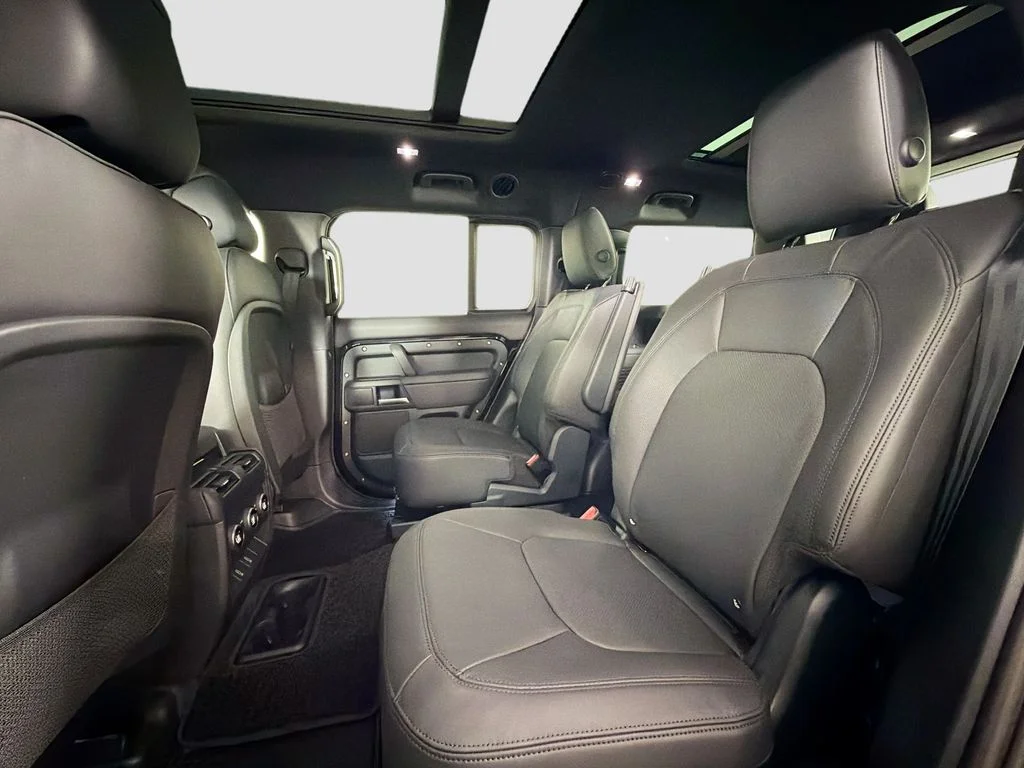 New 2026 Santorini Black Land Rover X-Dynamic SE image 26
