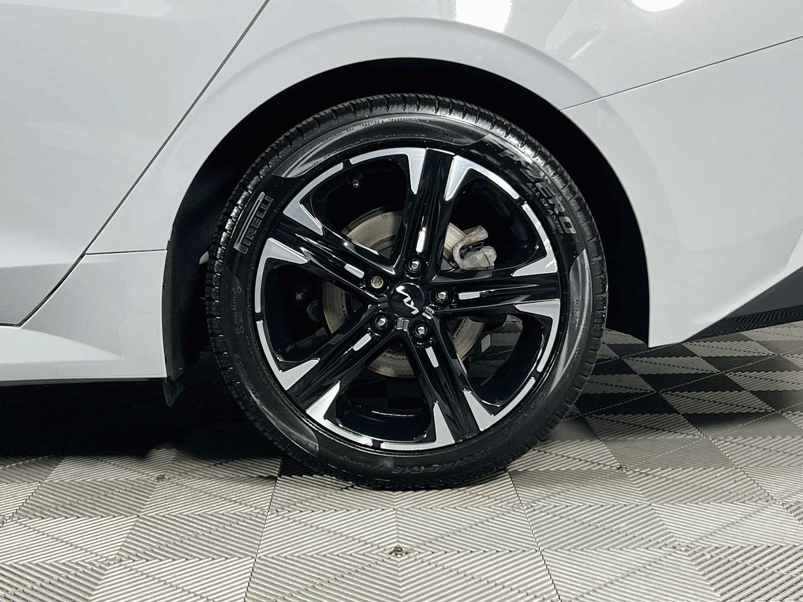 Used 2022 Wolf Gray Kia GT-Line image 32