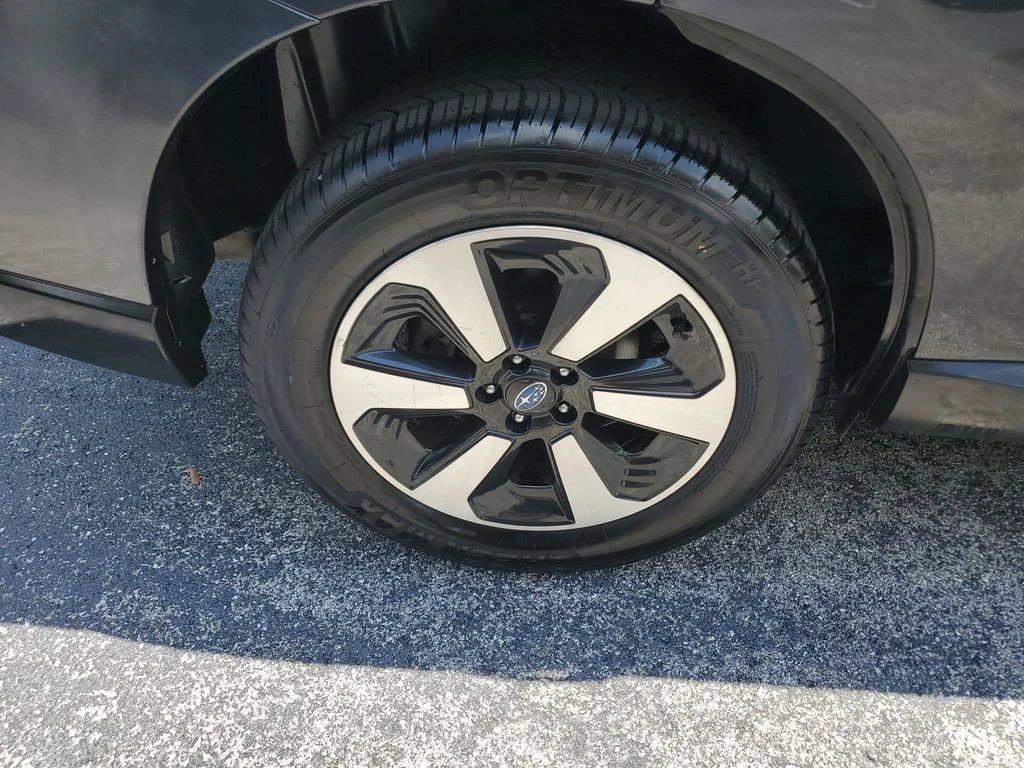 Used 2017 Gray Subaru 2.5i Premium image 7