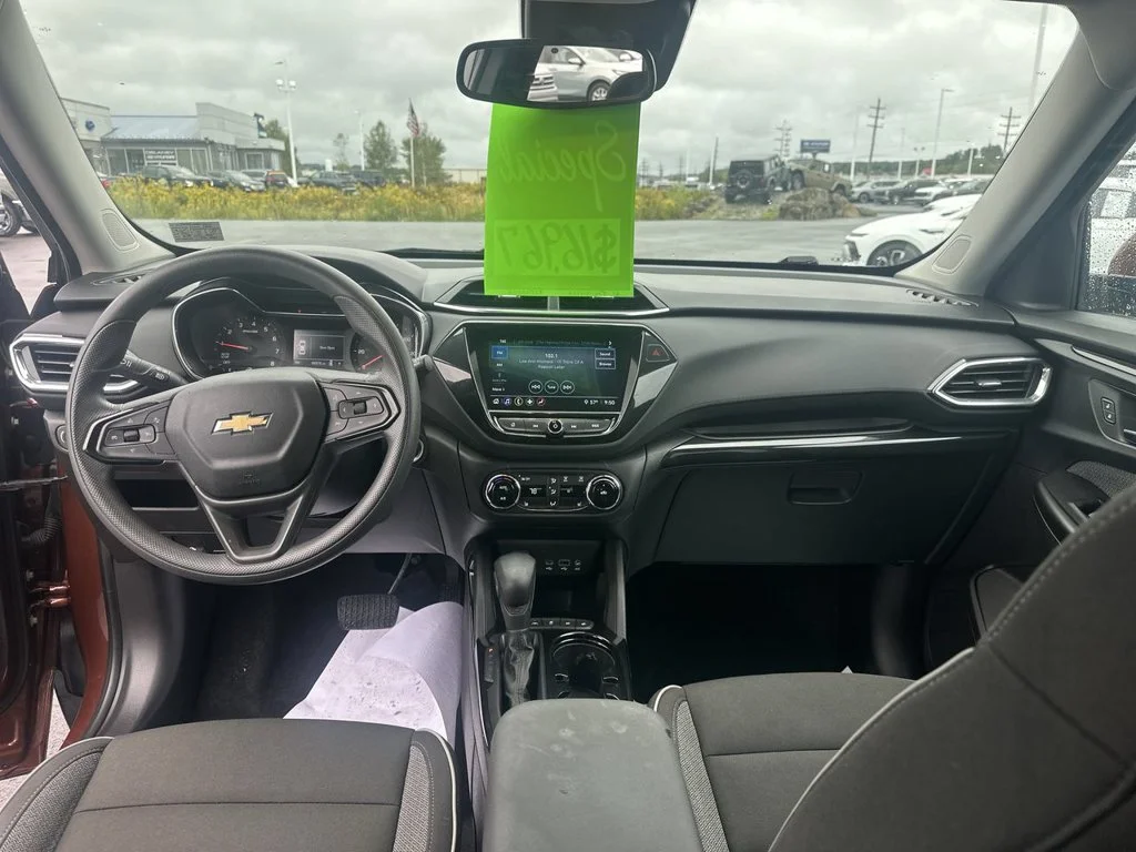 Used 2021 Orange Chevrolet LT image 10
