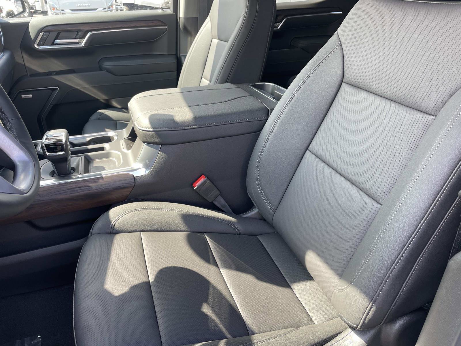2026 GMC Sierra 1500 SLT - Photo 21
