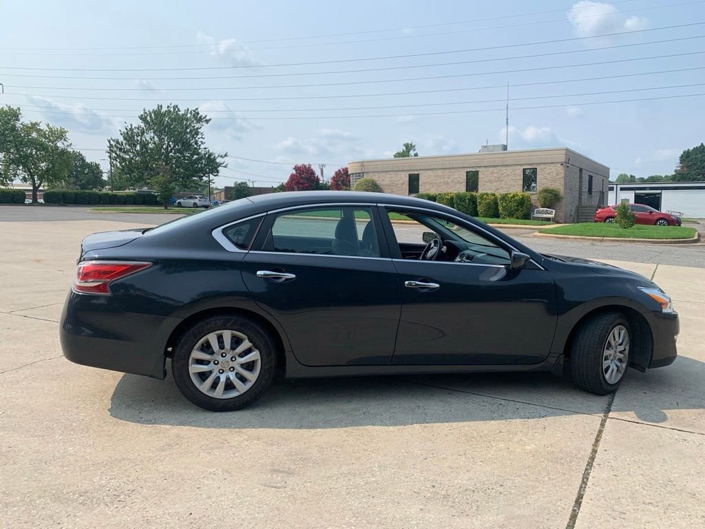 Used 2015 Blue Nissan 2.5 S image 10