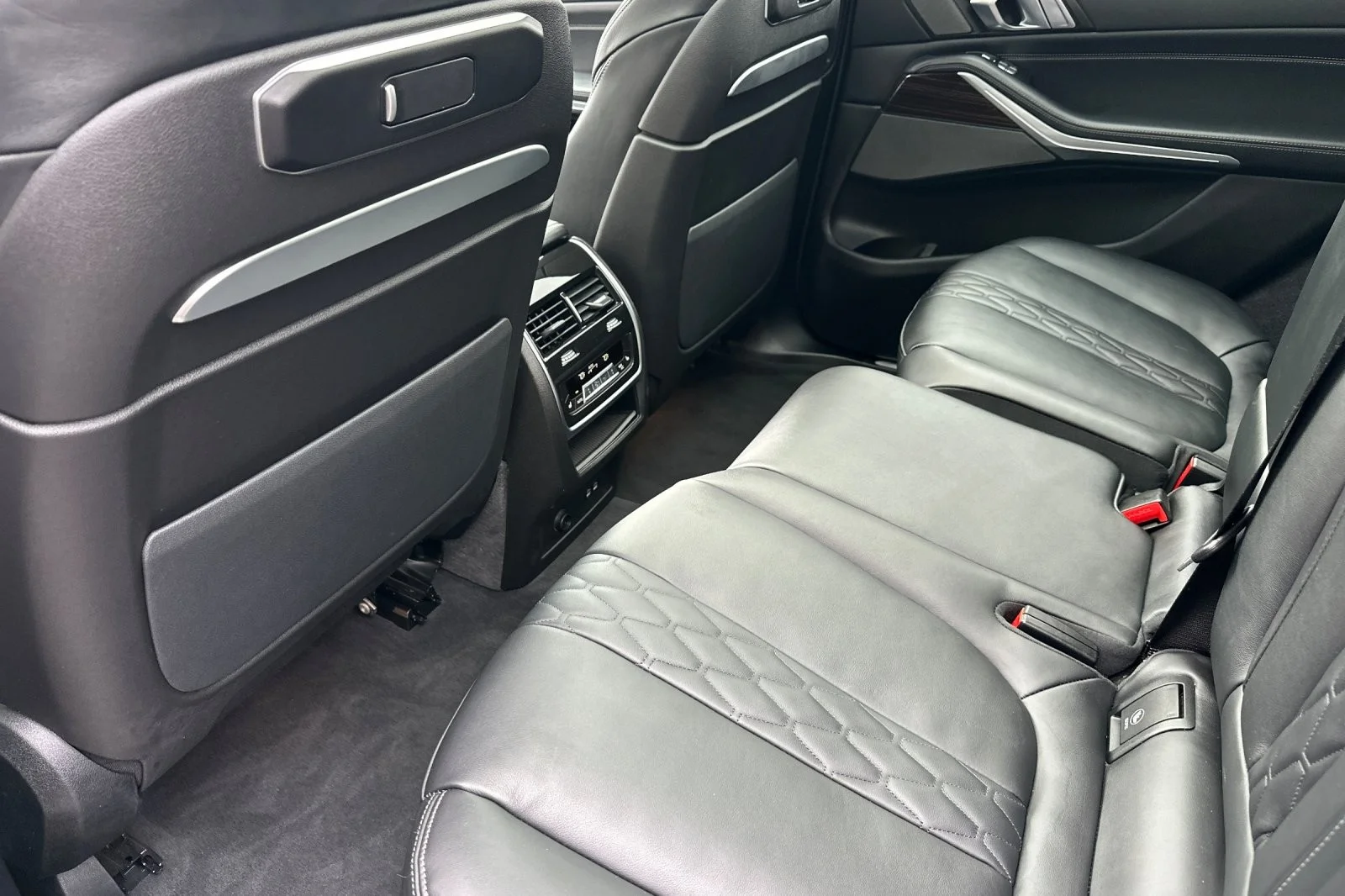 Used 2026 Black Sapphire Metallic BMW xDrive40i image 11