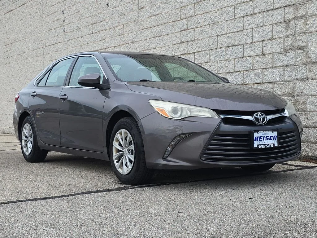 Used 2015 Gray Toyota LE image 14