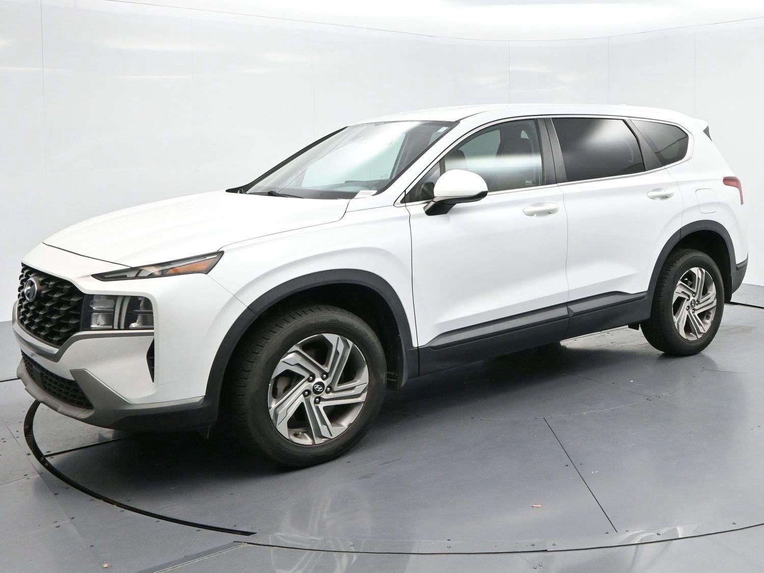 Used 2022 Quartz White Hyundai SE image 3