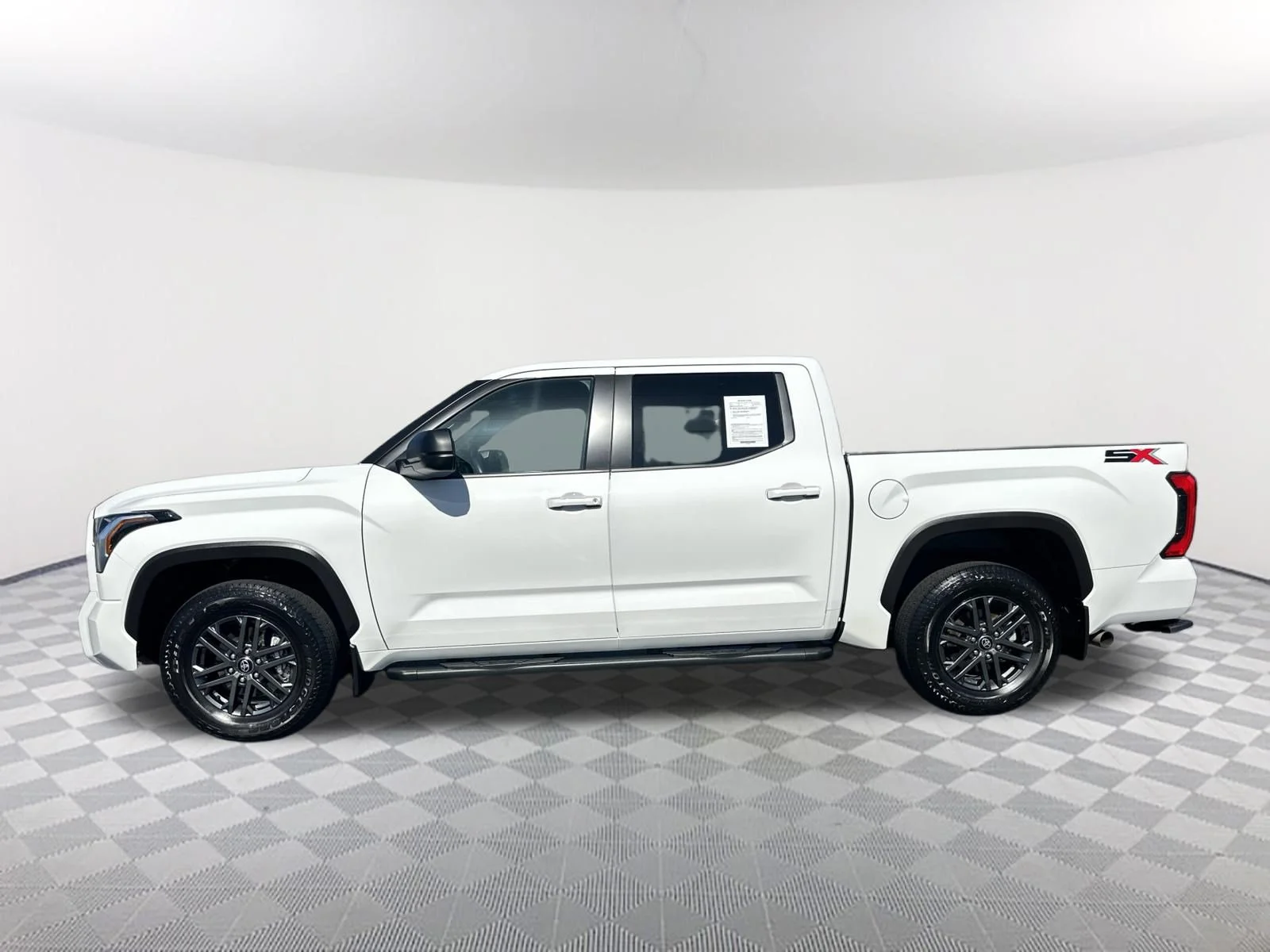 2025 Toyota Tundra SR5 - Photo 8