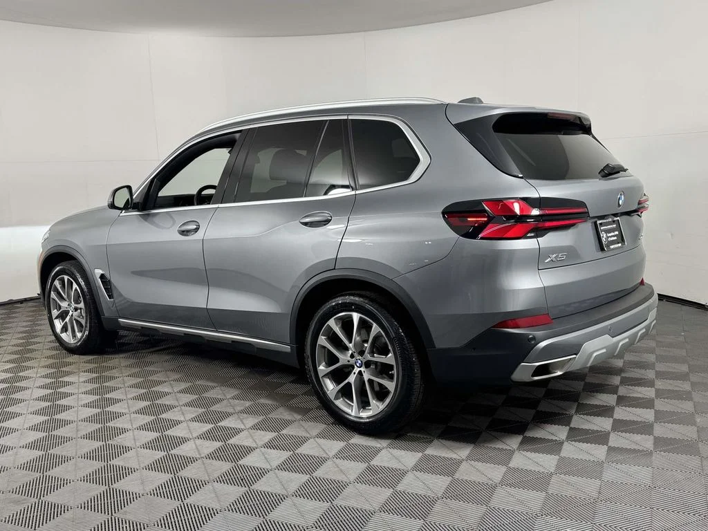 Used 2026 Gray BMW xDrive40i image 8