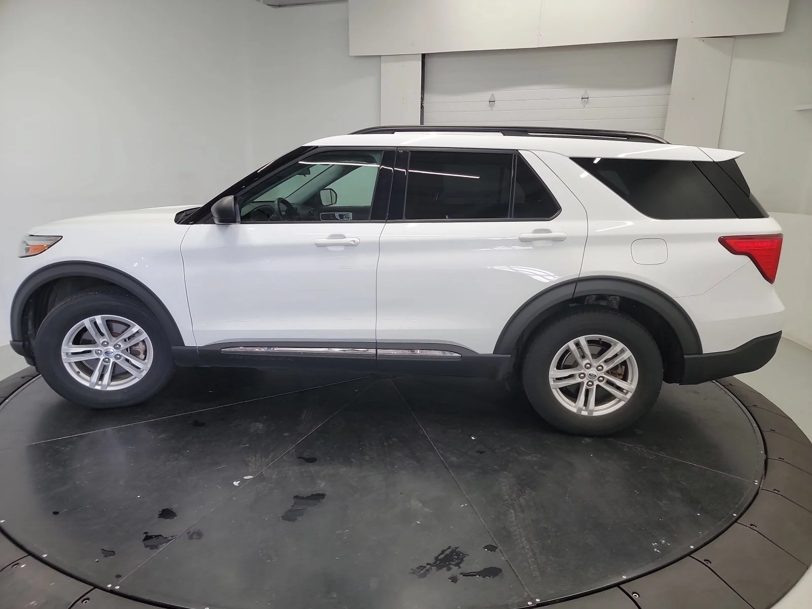 Used 2021 Oxford White Ford XLT image 4