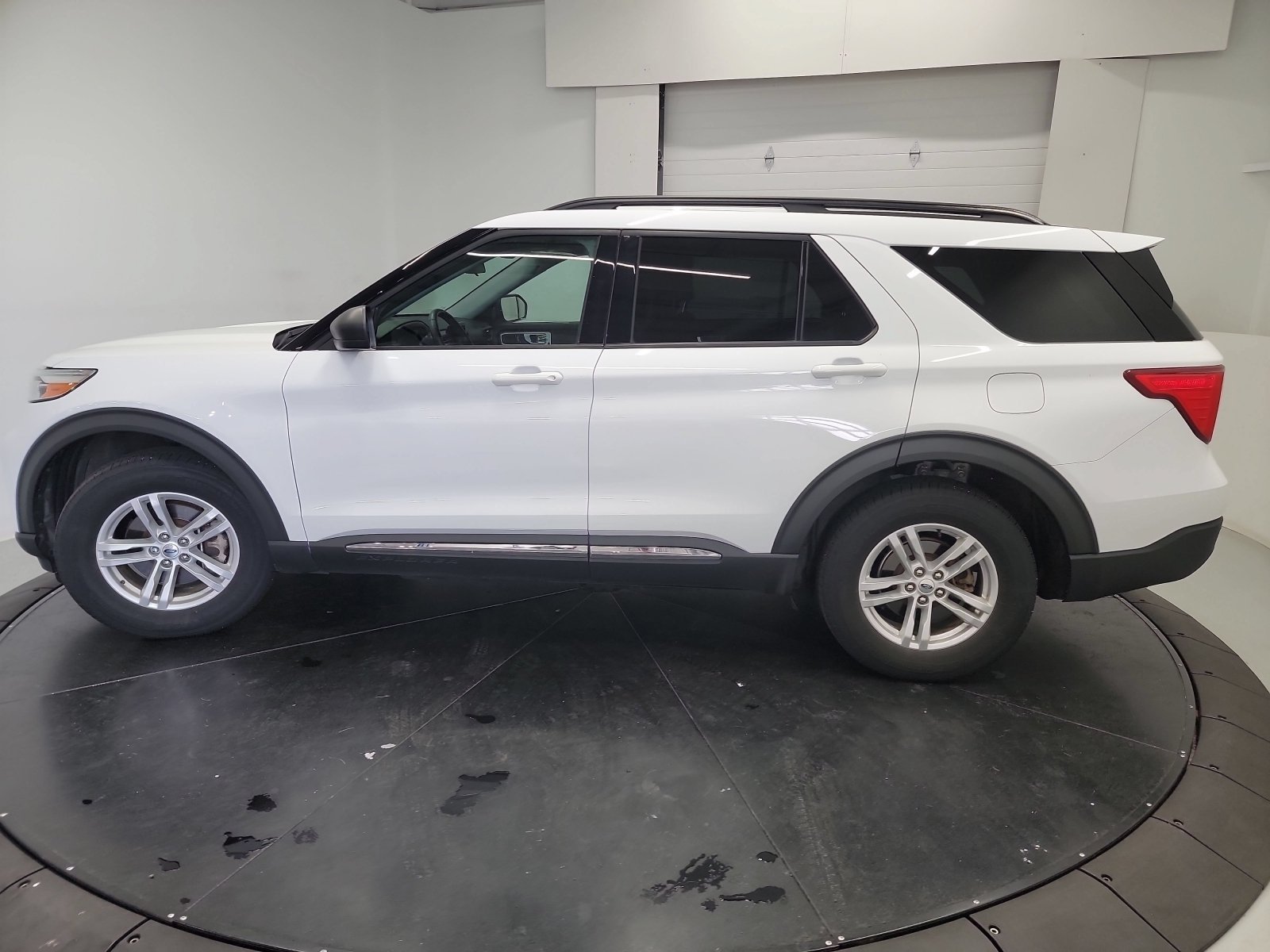 Used 2021 Oxford White Ford XLT image 4
