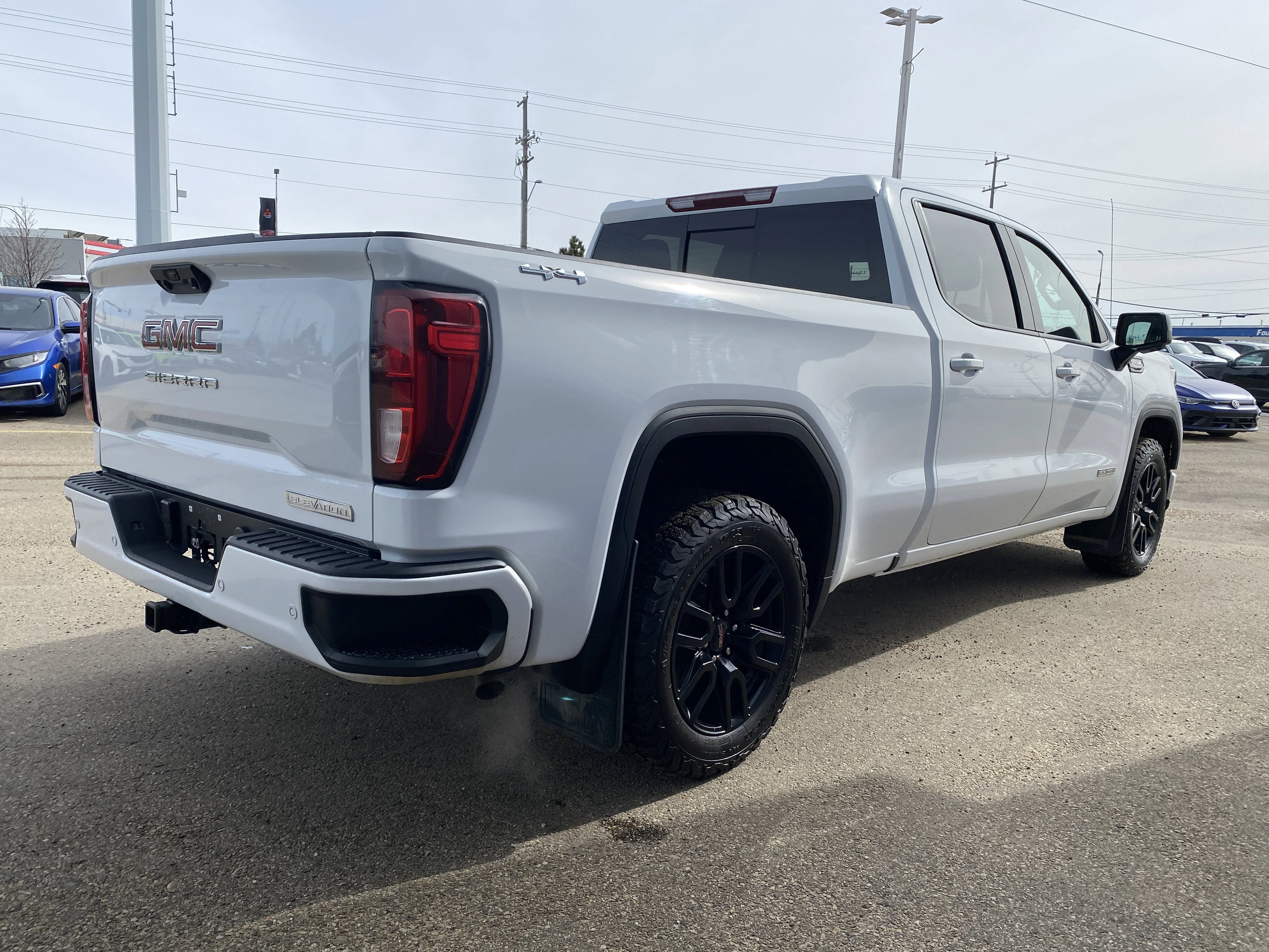 Certified Used 2024 White GMC Crew Cab Elevation * STANDARD BOX * BUCKETS * 360 CAMERA * image 5