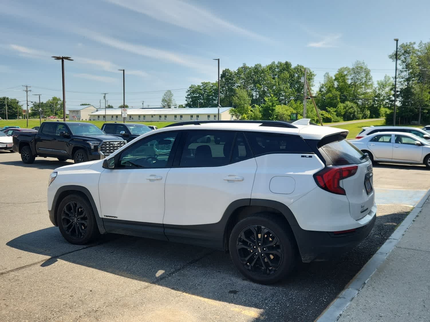 Used 2021 Summit White GMC SLE image 2