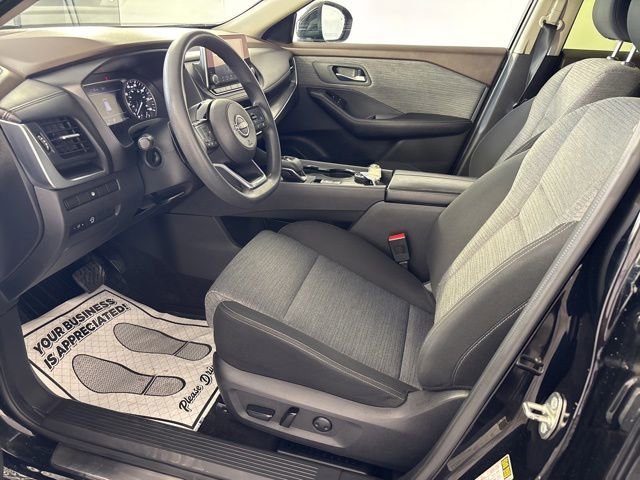 Used 2023 Blk/black Nissan SV image 2